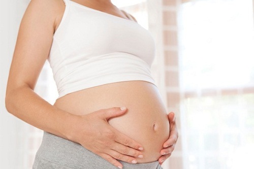Bà bầu uống nước tăng lực được không