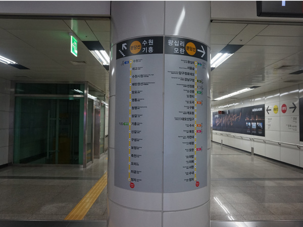  Sơ đồ các tuyến tàu xuất hiện khắp nơi trong nhà ga, hành khách không lo bị lạc.