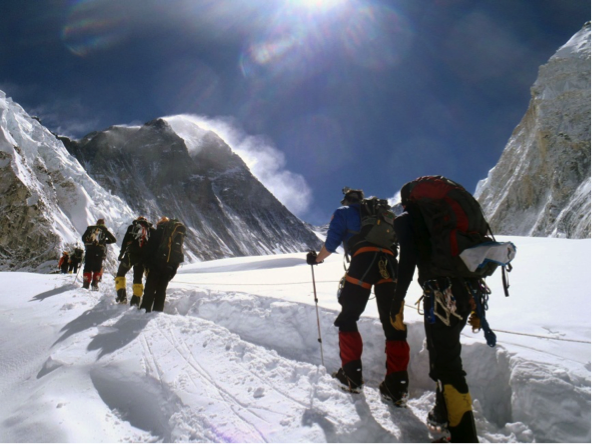 Chinh phục đỉnh Everest là điều phải làm trước lúc chết của tín đồ ưa mạo hiểm