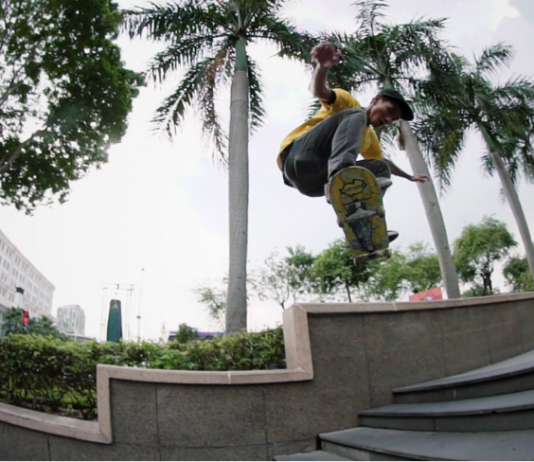 Ván trượt luôn là một người bạn đồng hành đối với Cu Tý trên mọi nẻo đường