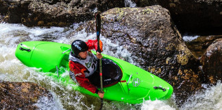 Chinh phục thiên nhiên cùng môn Kayak vượt thác