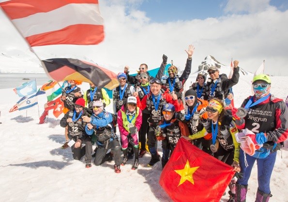 Đồng hành Nước Tăng Lực Number 1 - Lá cờ Việt Nam xuất hiện tại Antartica