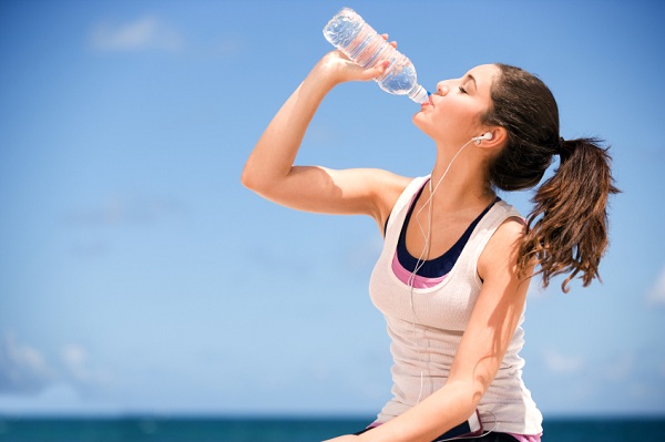 Nước uống thể thao và uống nước đúng cách