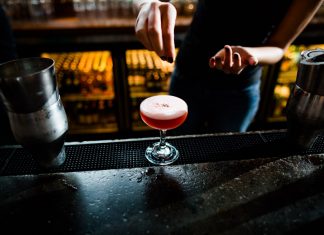 Cocktail là gì? Cách thức phân loại cocktail phổ biến Cocktail là gì?
